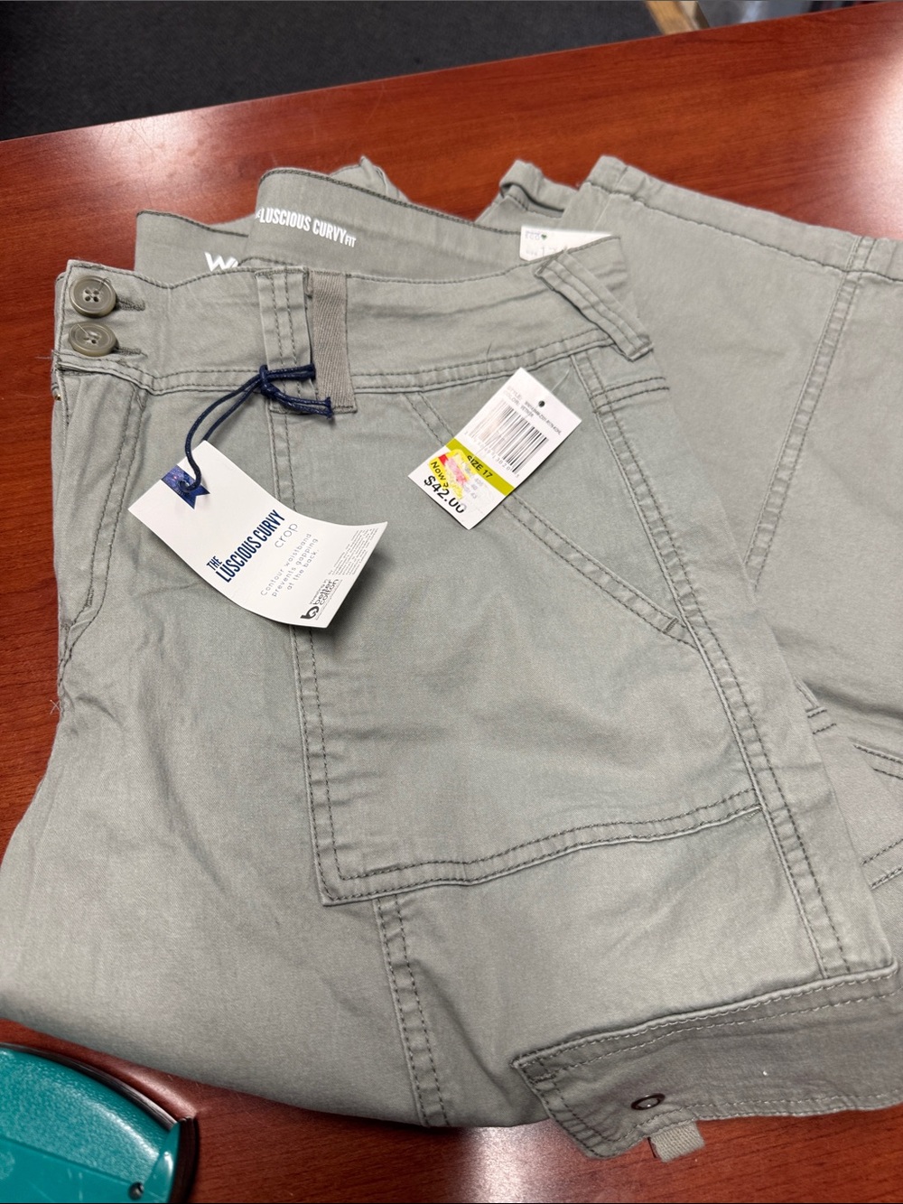 Wallflower curvy fit crop pants size 17 // 100128